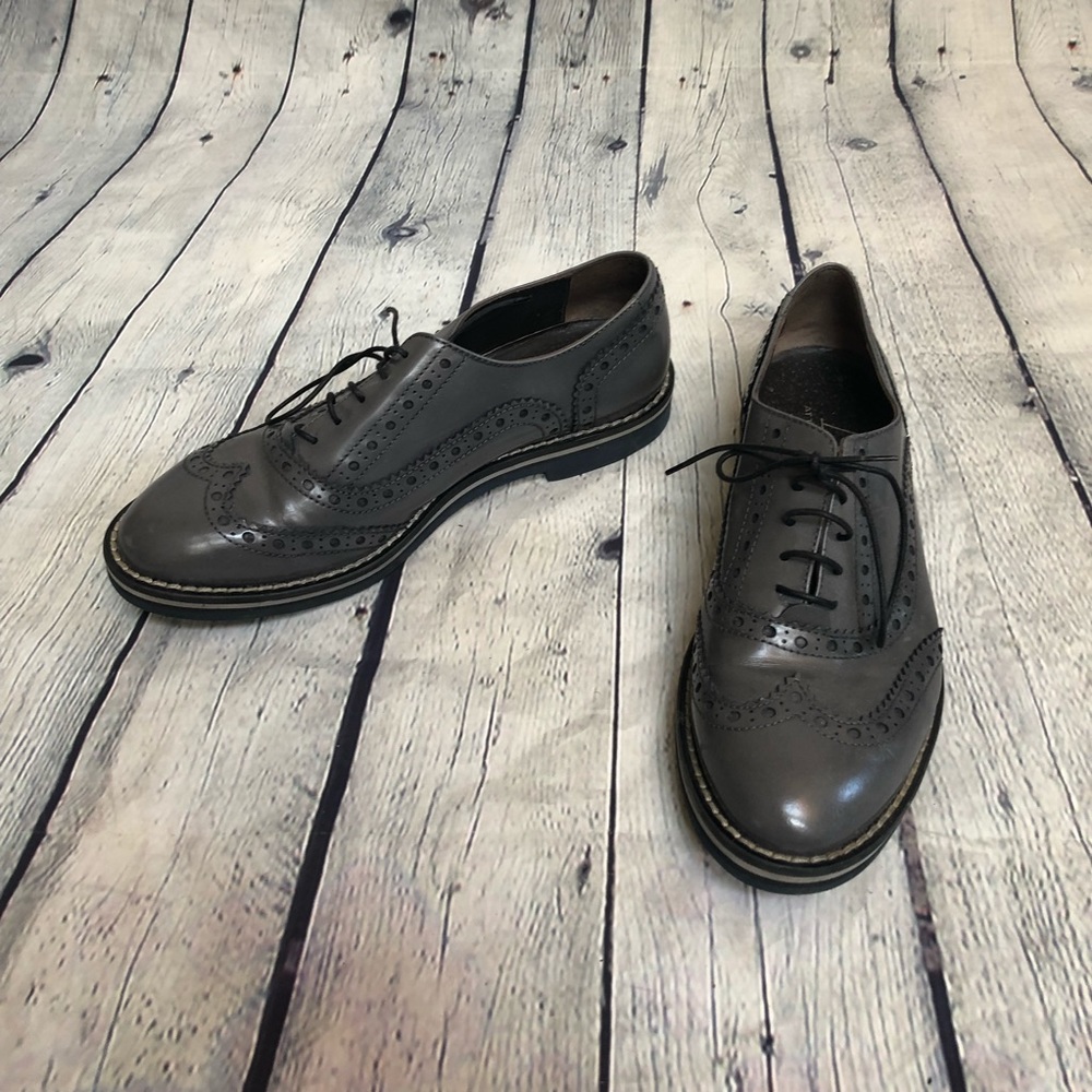 Attilio Giusti Leombruni Gray Leather Wingtip Flats